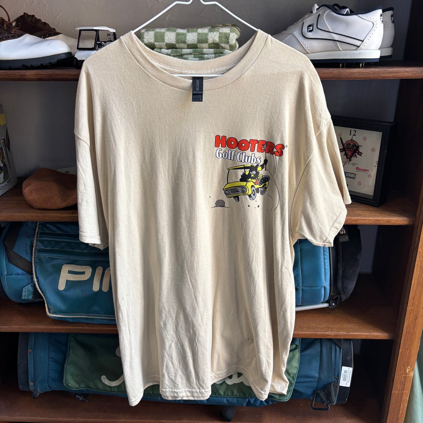 Hooters Golf Clubs t shirt XL