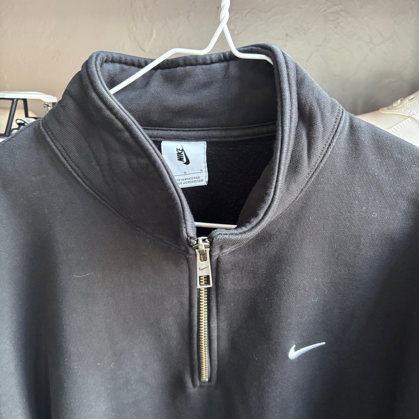 Black Nike pullover golf