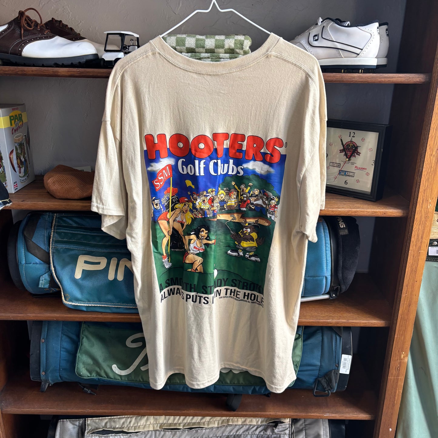 Hooters Golf Clubs t shirt XL