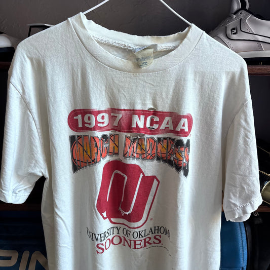 Vintage OU Sooners march madness 1997 t shirt distressed
